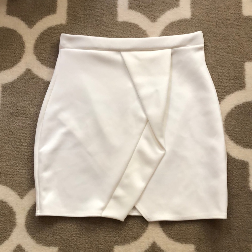 MISSGUIDED white envelope skirt